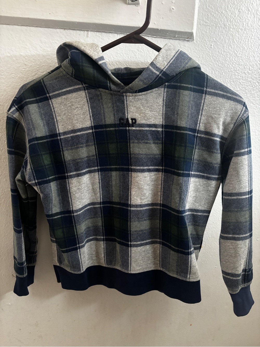 Gap sweater
